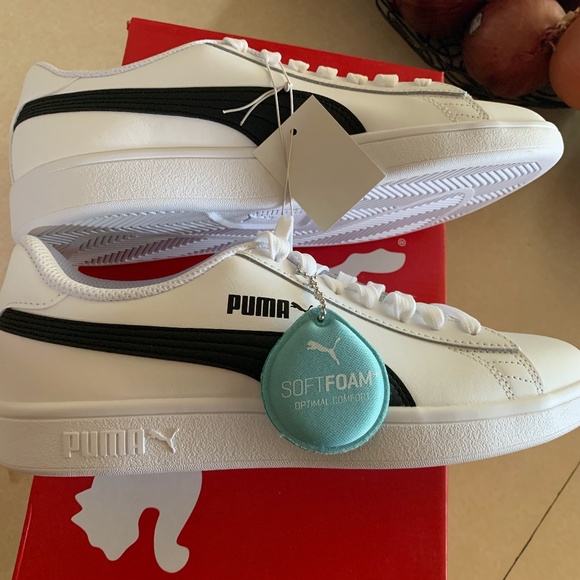Puma Shoes - Puma 'Smash V2' M8 W9.5 Whit Athletic sneaker shoe